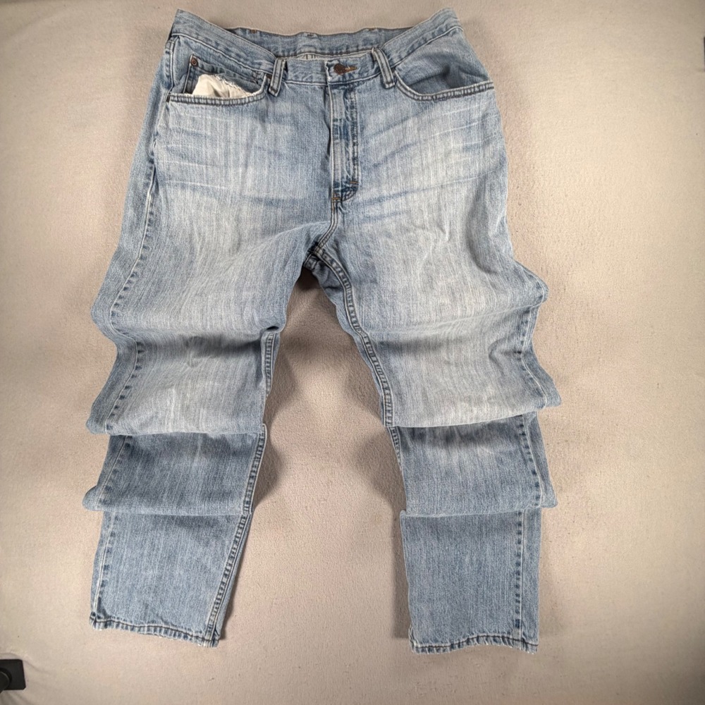 Wrangler Mens 34x32 Light Wash Straight Leg Premium Quality Denim Jeans Blue